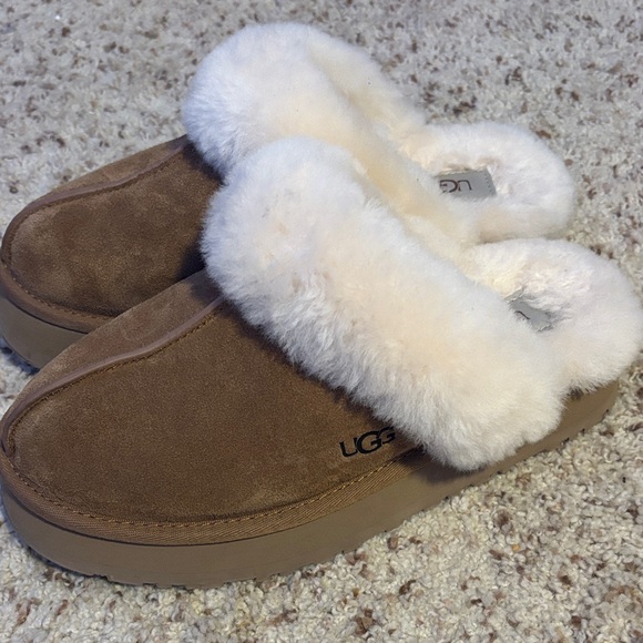 UGG Shoes - UGG Women’s Chestnut Disquette Slip On Shoes, Size 8